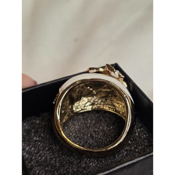 White Enamel Flower & Crystal Gold-Tone Ring Size 9 - Picture 8 of 8